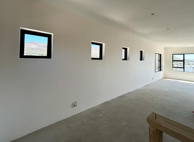 5 Bedroom Property for Sale in Capri Western Cape